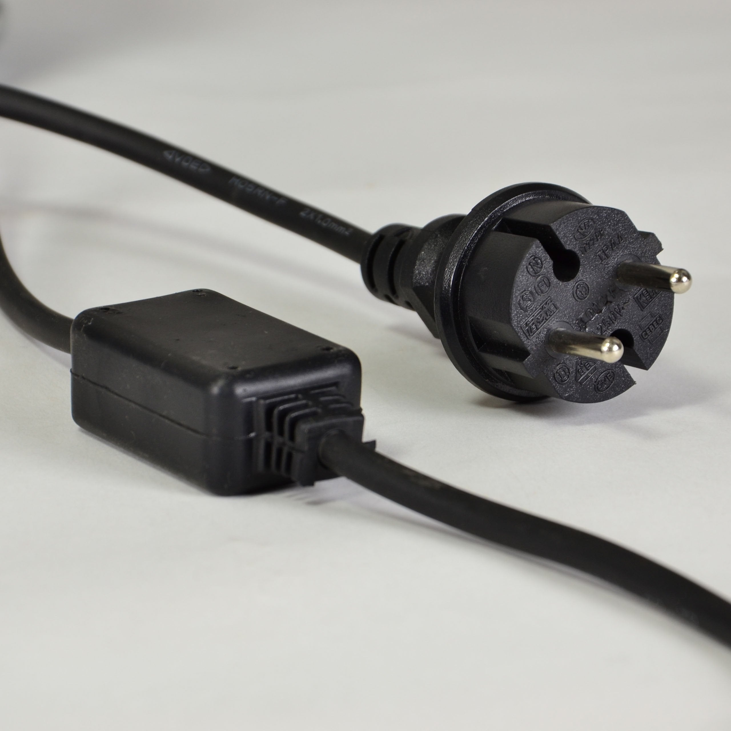 Nipach GmbH 10m 240 LED Lichterschlauch Lichtschlauch warm-weiß – Innen- und Außenbereich – energiesparende